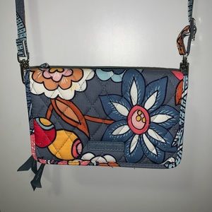 vera bradley wristlet, new (used once)